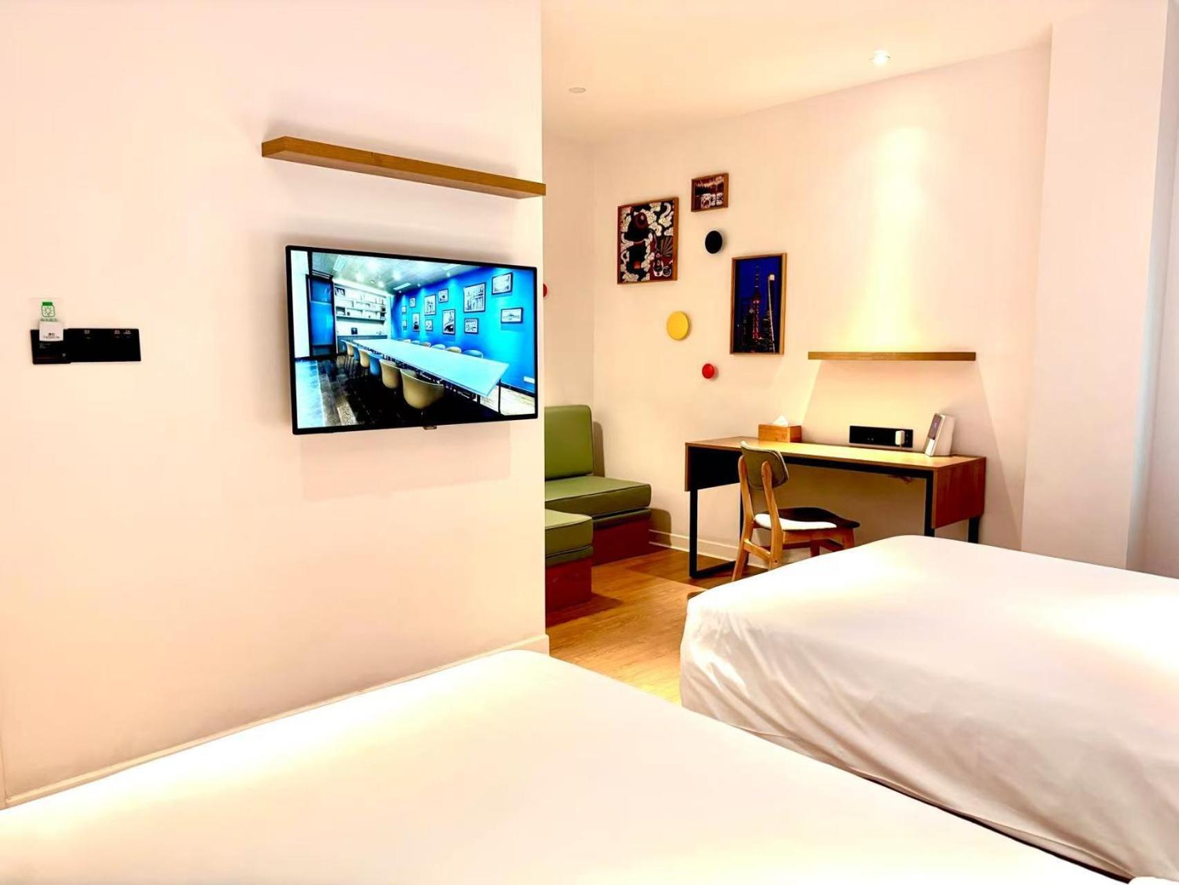 Campanile Huaihai Hotel 3*