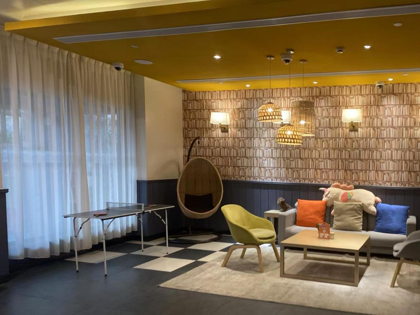Hotel Campanile Huaihai 3*